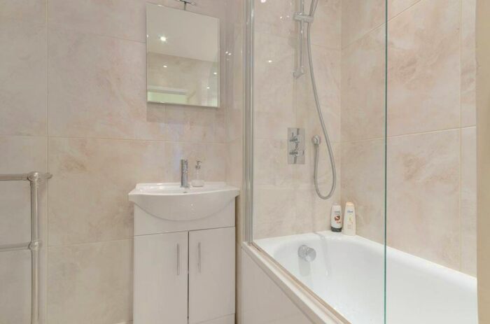 1 Bedroom Flat To Rent In Fulham High Street, Bishop's Park, London, SW6