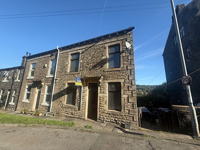 4 Bedroom End Of Terrace House For Sale In Longfield Road, Todmorden, OL14