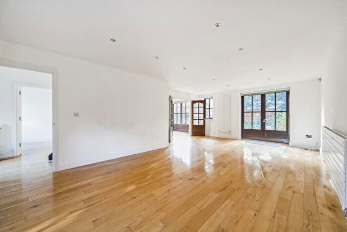 5 Bedroom House To Rent In Oaks Avenue London, SE19