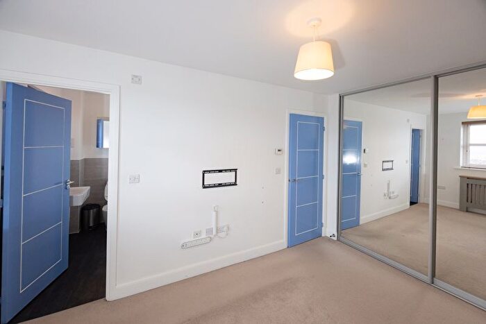 4 Bedroom Semi-Detached House To Rent In Tennyson Avenue, Lindley, Huddersfield, HD3