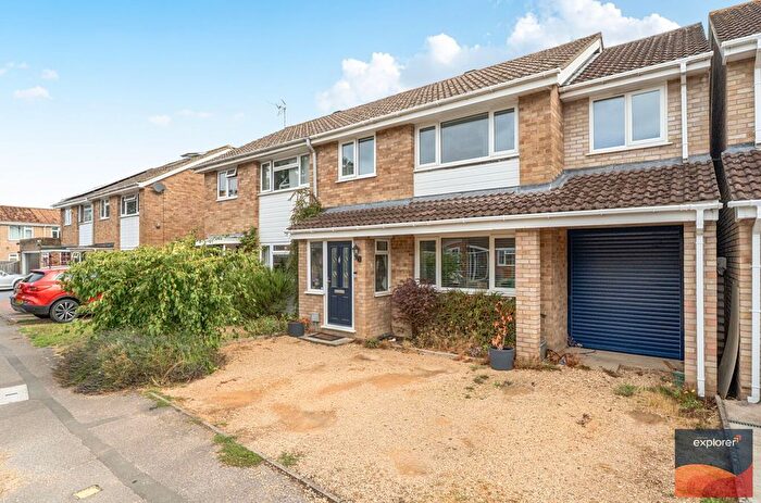 4 Bedroom Semi Detached House For Sale In Pinehurst, Tadley, RG26