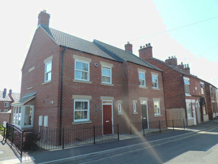 2 Bedroom Semi-Detached House To Rent In Oversetts Road, Newhall, DE11