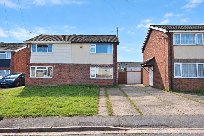 3 Bedroom Semi-Detached House For Sale In Franciscan Close, Rushden, NN10