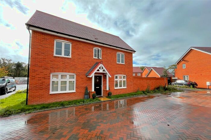3 Bedroom Link Detached House To Rent In Union Road, Deepcut, Camberley, GU16