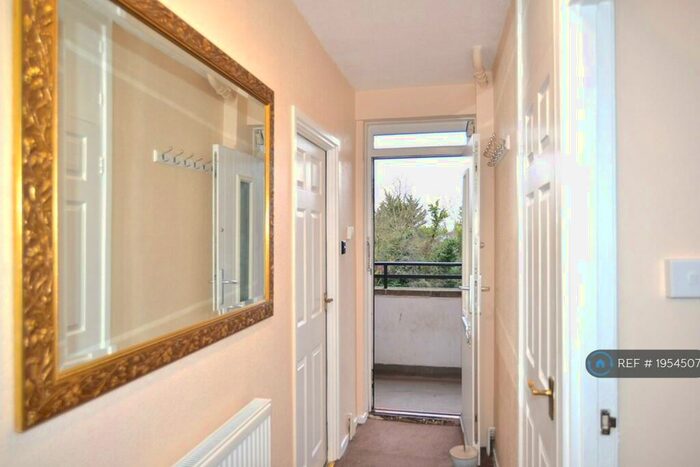 1 Bedroom Flat To Rent In Cumberland House, Kingston Upon Thames, KT2