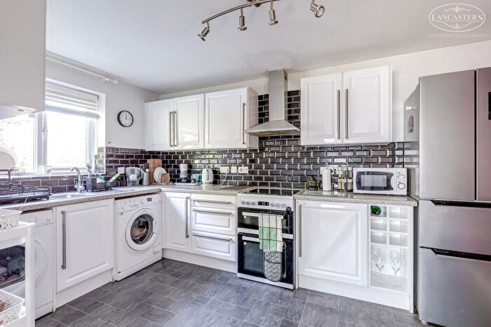 2 Bedroom Flat For Sale In Dean Court, Bolton, BL1 - Photo 5