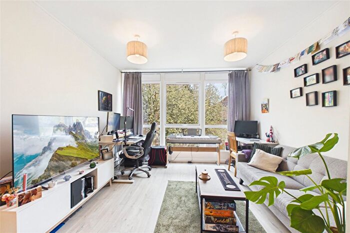 1 Bedroom Flat To Rent In St. James House, Clivemont Road, Maidenhead, Berkshire, SL6