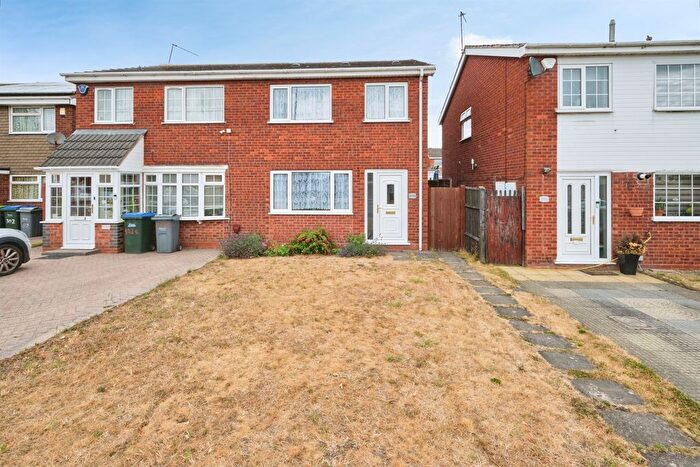 3 Bedroom Semi Detached House For Sale In Hamstead Road, Great Barr, Birmingham, B43