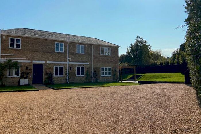 3 Bedroom Property To Rent In Brooms Leigh Farm, Seal Chart, Sevenoaks, TN15