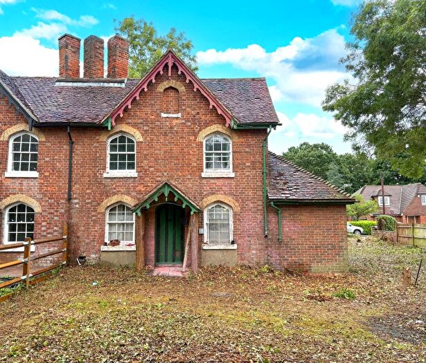 2 Bedroom Semi Detached House For Sale In Shipbourne Road, Tonbridge, TN10