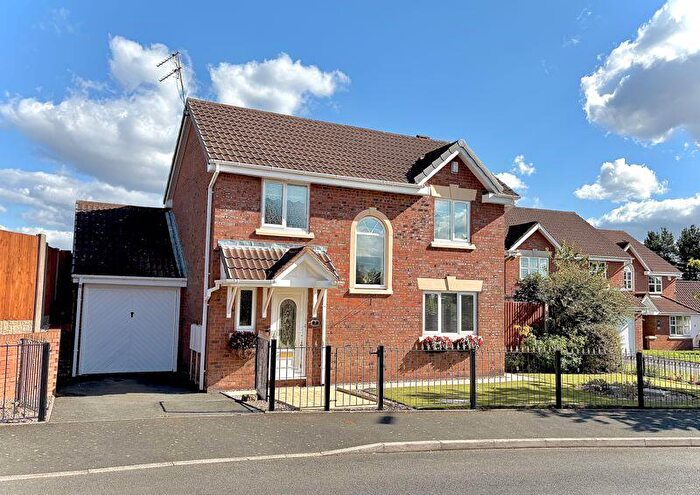 3 Bedroom Detached House For Sale In Richborough Drive, Dudley, DY1