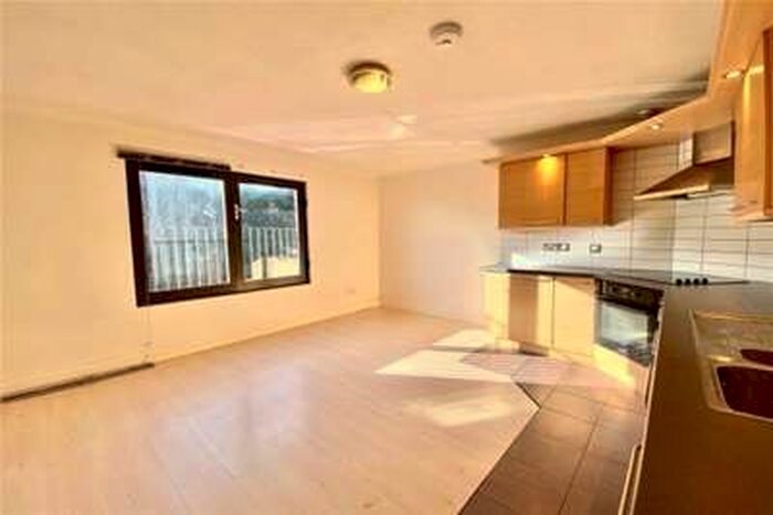 2 Bedroom Flat To Rent In Crawley Road, Horsham, RH12