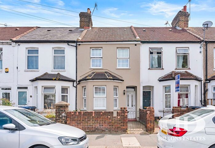 3 Bedroom Terraced House For Sale In Sussex Road, Southall, UB2