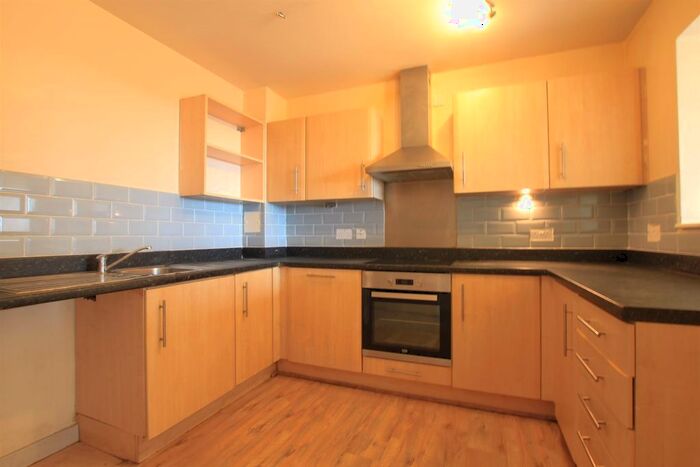 2 Bedroom Flat To Rent In Canalside Gardens, Southall, UB2