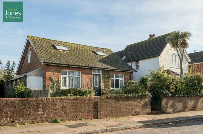 3 Bedroom Bungalow To Rent In Stone Lane, Salvington, Worthing, West Sussex, BN13