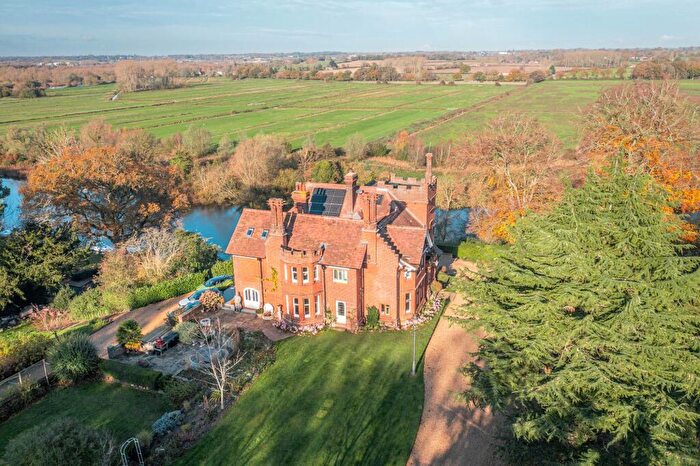 6 Bedroom Detached House For Sale In Exceptional Home With Fine Views And River Frontage, NR14