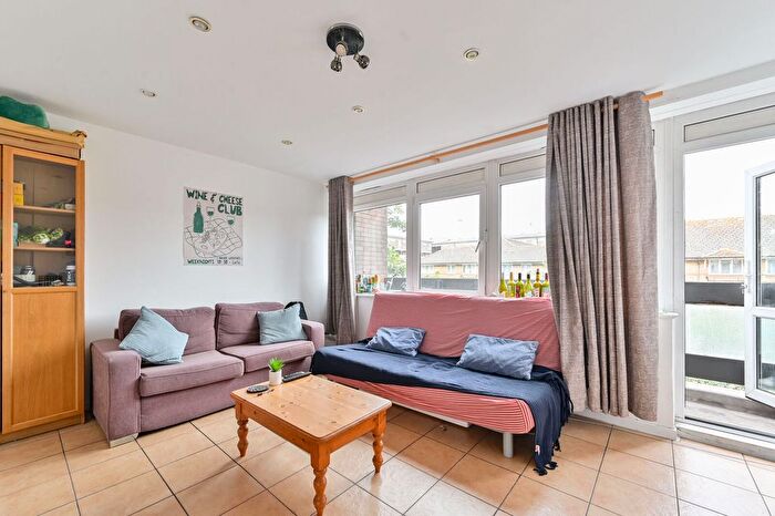 3 Bedroom Flat For Sale In Mursell Estate, Stockwell, London, SW8