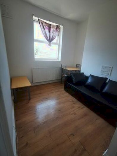 1 Bedroom Flat To Rent In Leytonstone Road, London, E15