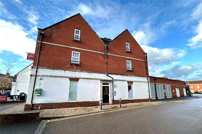 1 Bedroom Flat For Sale In High Street, Odiham, Hook, Hampshire, RG29