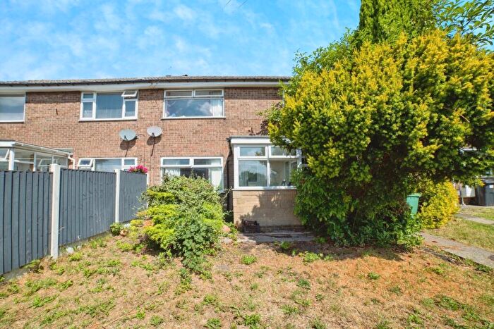 3 Bedroom Semi-Detached House For Sale In St Thomas's Close, Tibshelf, Alfreton, DE55