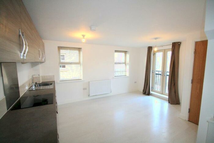 2 Bedroom Town House To Rent In Holts Crest Way, Leeds, LS12