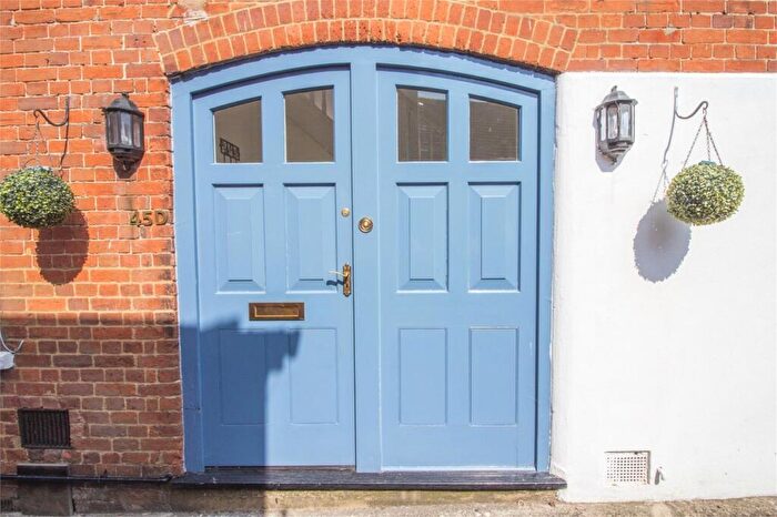 2 Bedroom Character Property For Sale In High Street, Odiham, RG29