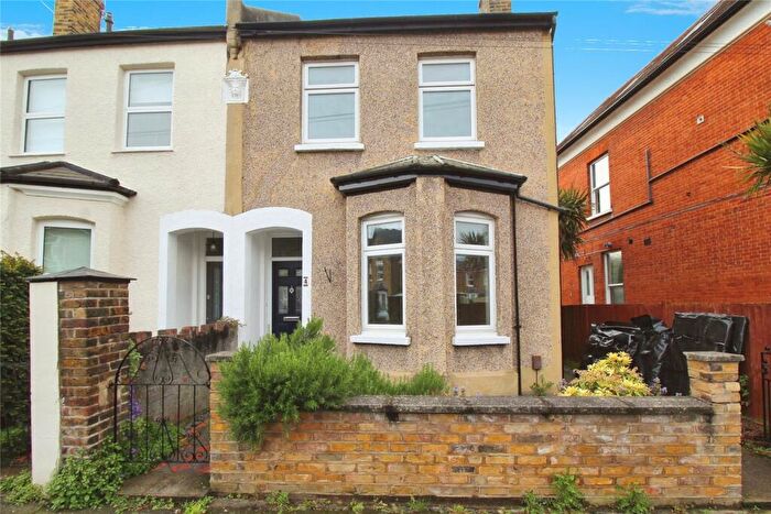 3 Bedroom Semi-Detached House To Rent In Glenthorne Road, Kingston Upon Thames, KT1