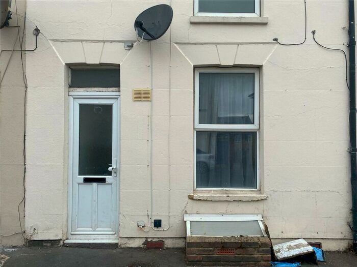 1 Bedroom Flat To Rent In Arden Street, Gillingham, Kent, ME7