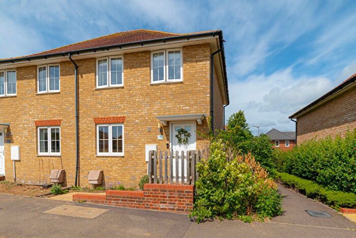 3 Bedroom End Of Terrace House For Sale In Hobnail Path, Aylesham, CT3