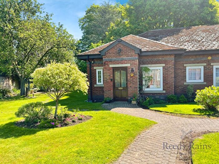 1 Bedroom Bungalow For Sale In Broad Road, Sale, Greater Manchester, M33