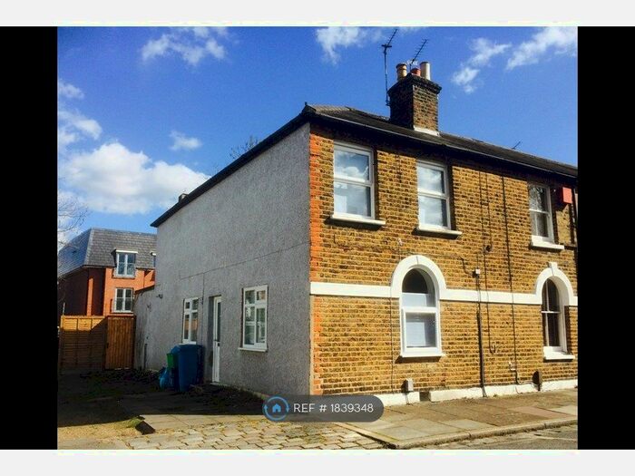 2 Bedroom End Of Terrace House To Rent In Mooreland Road, Bromley, BR1