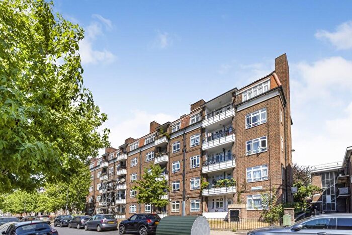 3 Bedroom Flat To Rent In Queens Row Walworth, London, SE17