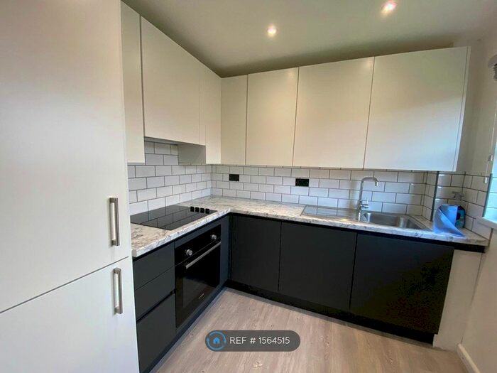 2 Bedroom Flat To Rent In Veronica Gardens, London, SW16