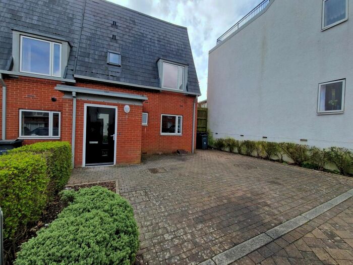 2 Bedroom Semi-Detached House To Rent In Pecan Place, Birmingham, West Midlands, B29