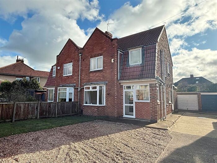 3 Bedroom Semi Detached House For Sale In Byland Avenue, York, YO31