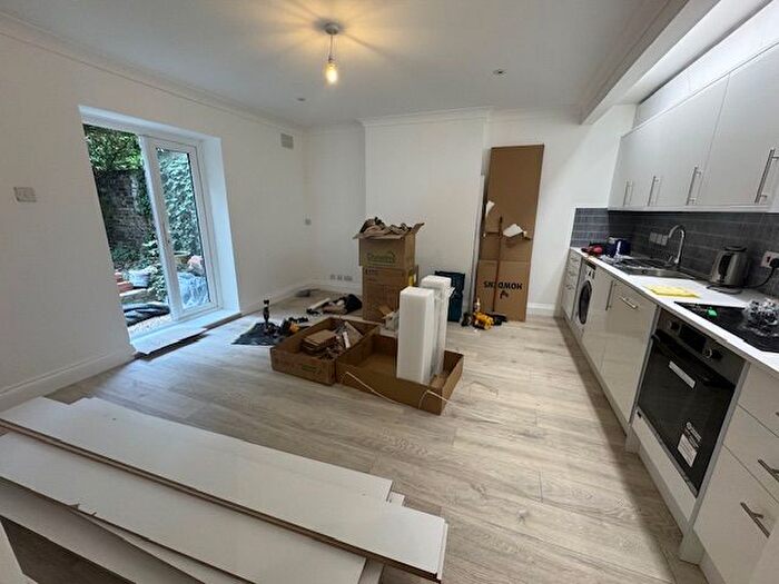 3 Bedroom Flat To Rent In Belsize Road, South Hampstead, NW6