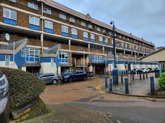 1 Bedroom Flat To Rent In Stockwell Park Road, London, SW9