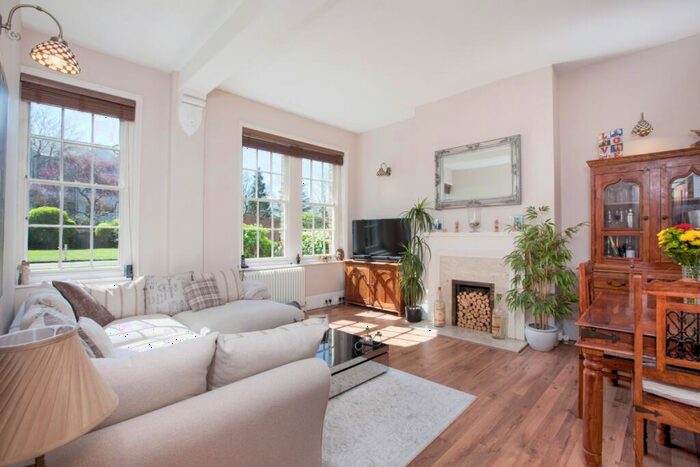 2 Bedroom Flat To Rent In Alma Road Windsor, SL4