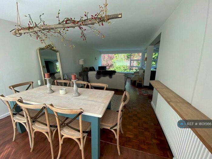 2 Bedroom Flat To Rent In Park House, Cheltenham, GL50