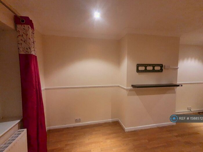 3 Bedroom Terraced House To Rent In Sefton Crescent, Sale, M33