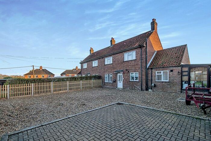 3 Bedroom Semi-Detached House For Sale In Parva Close, Little Barningham, Norwich, NR11