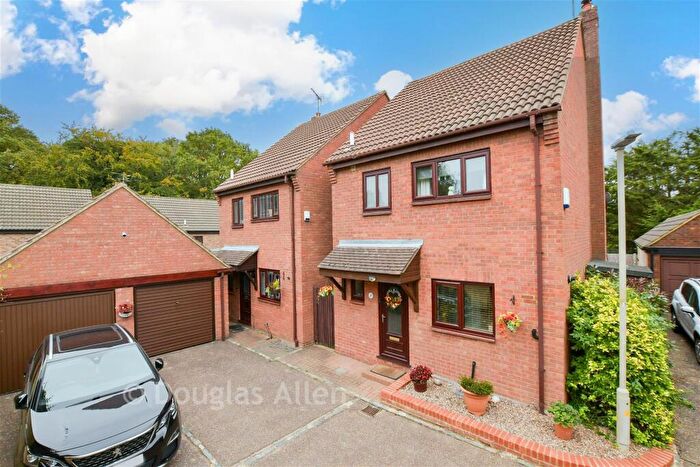 3 Bedroom Detached House For Sale In Conifer Drive, Warley, Brentwood, Essex, CM14