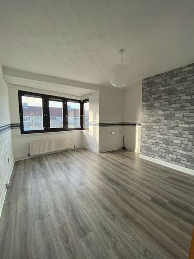 2 Bedroom Flat To Rent In Urquhart Drive, G74