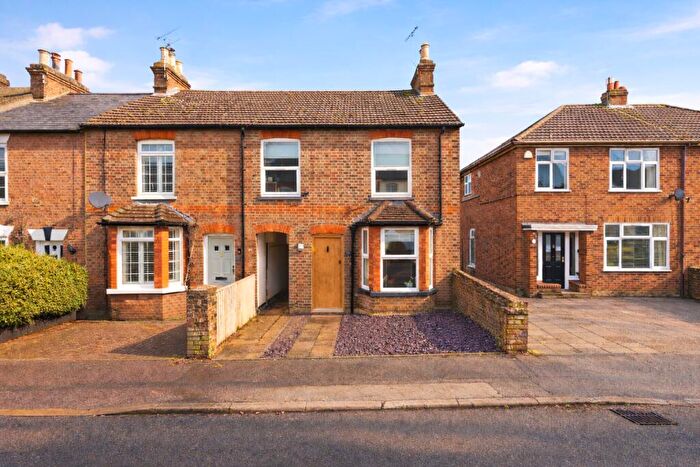 3 Bedroom End Of Terrace House For Sale In Summer Street, Slip End, Luton, Bedfordshire, LU1