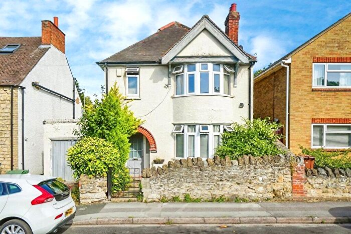 3 Bedroom Detached House For Sale In Pitts Road, Headington, Oxford, Oxfordshire, OX3