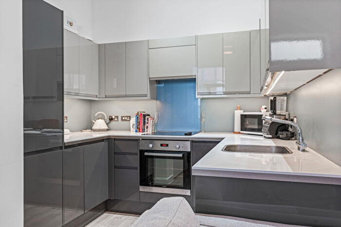 2 Bedroom Flat For Sale In Kings Road, Stevenage, SG1