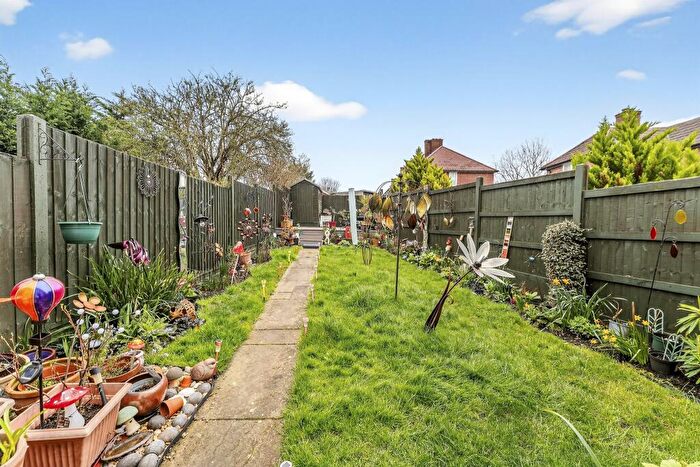 3 Bedroom Terraced House For Sale In Garendon Road, Morden, SM4