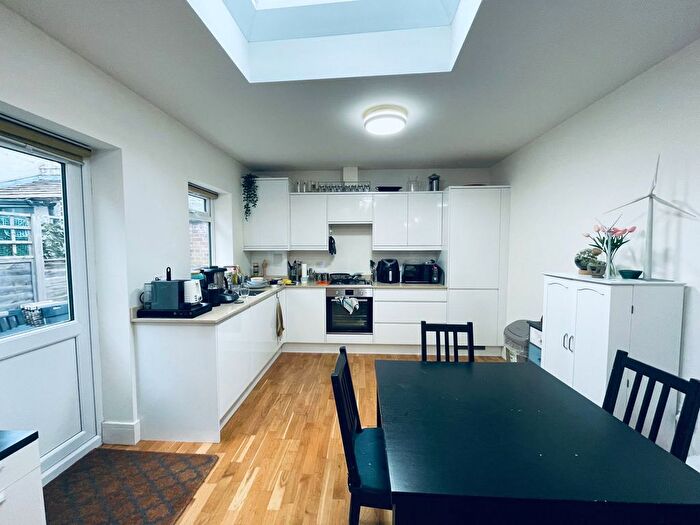 2 Bedroom Flat To Rent In Franciscan Road, London, SW17