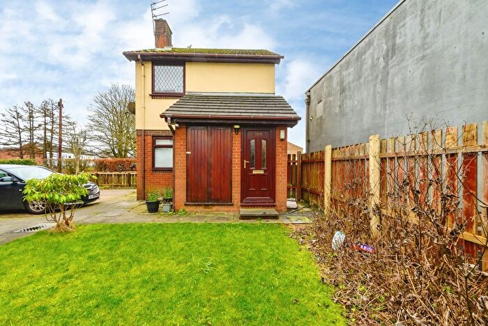 2 Bedroom Flat For Sale In Bolton Road, Manchester, Lancashire, M27