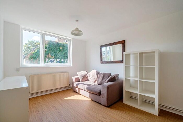 1 Bedroom Flat To Rent In Hanson Close, Balham, London, SW12